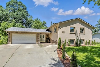 7004 Roberts Dr, Woodridge, IL 60517