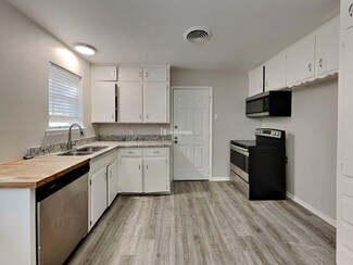 2904 Farrell Ln, Fort Worth, TX 76119