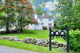 1 Graystone Ln, Weston, CT 06883