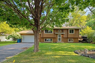 379 Nottingham Dr, Circle Pines, MN 55014