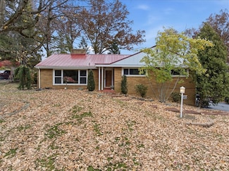 2218 Country Club Dr, Pittsburgh, PA 15241