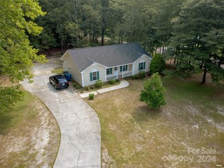 113 Moore St, Hartsville, SC 29550
