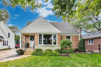 240 Parkview Rd, Glenview, IL 60025