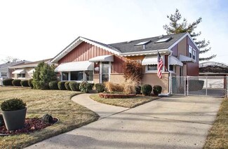 8930 N Ozanam Ave, Niles, IL 60714