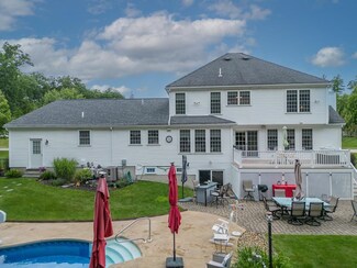 5 Crystal Dr, Nashua, NH 03063