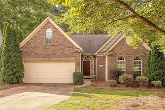 901 Clearbrook Rd, Matthews, NC 28105