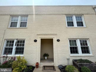 726 N Oakland St, Arlington, VA 22203