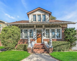 329 E Hudson St, Long Beach, NY 11561