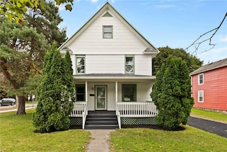 16 Carlton St, Sodus, NY 14551