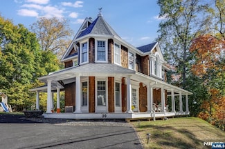 20 Mountain Ave, Park Ridge, NJ 07656
