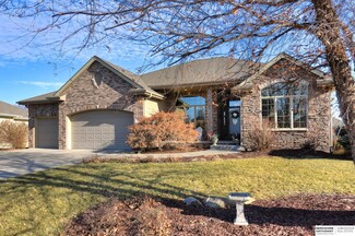7616 Crawford St, Papillion, NE 68046
