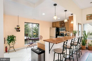 124 Roberts Ln Unit 101, Alexandria, VA 22314