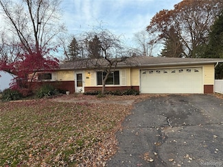 2448 Winkleman Dr, Waterford, MI 48329