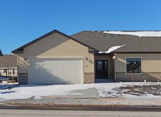 521 Falcon Crest Dr, Spearfish, SD 57783