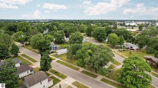 1023 Cotey St, Cadillac, MI 49601