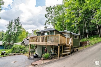 19 Mountain Ln, Saranac Lake, NY 12983
