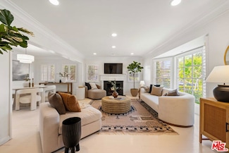 300 N Bowling Green Way, Los Angeles, CA 90049