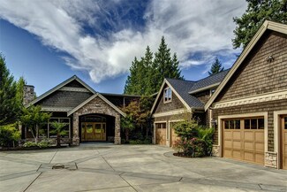 9312 NE 32nd St, Clyde Hill, WA 98004