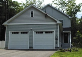 31 Chuck St S, Weare, NH 03281
