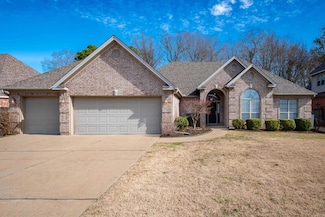 215 Maranes Cir, Maumelle, AR 72113