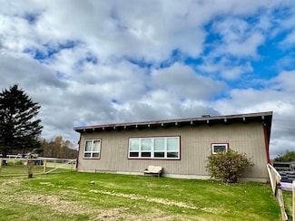 523 Brock Hill Rd, Newbury, VT 05051