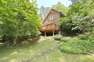 19 Mohawk Trail, Ringwood, NJ 07456