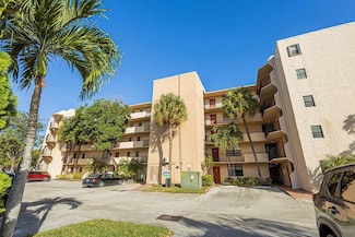 3450 Blue Lake Dr Unit 305, Pompano Beach, FL 33064