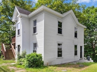 29 River St, Brookfield, MA 01506