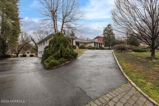 8 Robbins Ln, Short Hills, NJ 07078