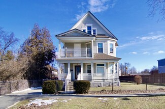 21 Oak Grove Ave, Springfield, MA 01109