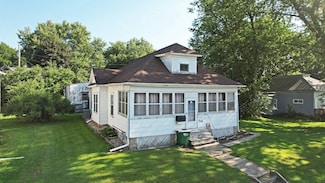 806 6th St, Corning, IA 50841