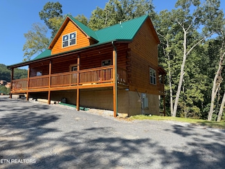 808 String Run Way, Pigeon Forge, TN 37863