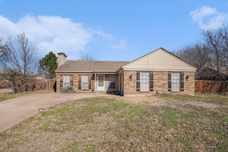 6908 Sunnybank Dr, Fort Worth, TX 76137