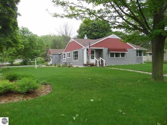 642 Eastwood Ave, Traverse City, MI 49686