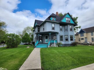 832 High St, Grinnell, IA 50112