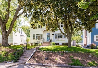 2807 E 2nd St, Duluth, MN 55812