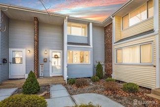 5 Quincy Cir, Dayton, NJ 08810