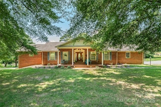 3802 Laurel Heights Dr, Morganton, NC 28655