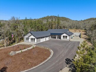 7064 Old Stage Rd, Central Point, OR 97502