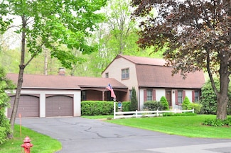 38 Northwoods Rd, Farmington, CT 06032