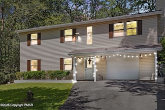 1112 Seven Nations Dr, Tobyhanna, PA 18466