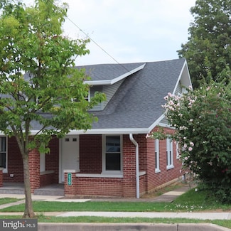 230 Rowe Ave, Greencastle, PA 17225