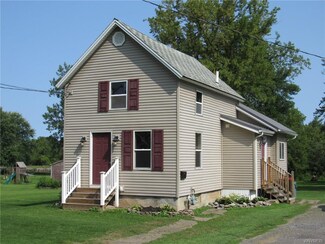 9751 Watson Ave, Middleport, NY 14105