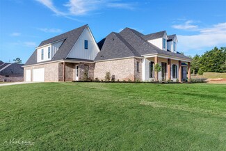 102 Fannin Dr, Benton, LA 71006