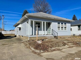 1309 Center St, Pekin, IL 61554