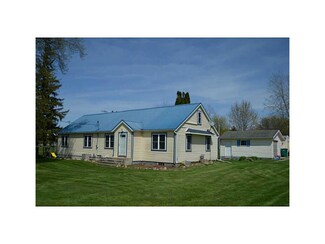 355 3rd St S, Winthrop, IA 50682