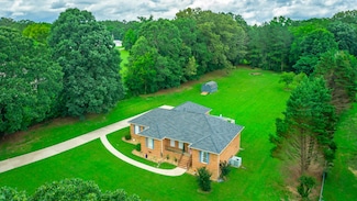 1109 Central Dr, Hixson, TN 37343
