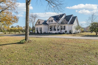 576 Rocky Valley Rd, Lebanon, TN 37090