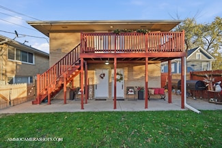 909 Bishop Ave, Aurora, IL 60506