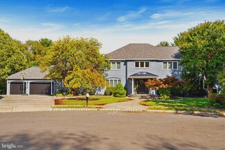 32 Laurel Wood Dr, Lawrence Township, NJ 08648